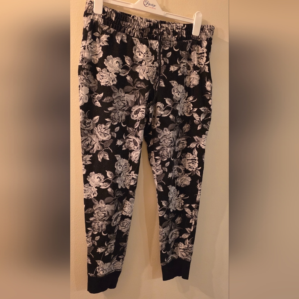 Cynthia Rowley‎ Black and White Floral Joggers (Size Large)